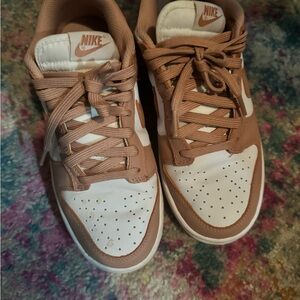 Nike Womens Dunk Low